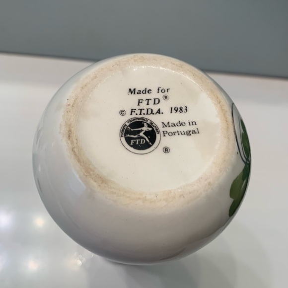 Vintage Hand-painted Vase FTD 1983 made in Portugal - Picture 11 of 11